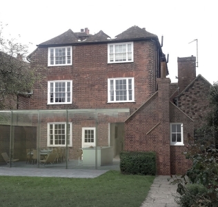 Full planning and listed building consent successfully secured for the large glazed extension to Swan House, a Grade II listed Georgian Town House.